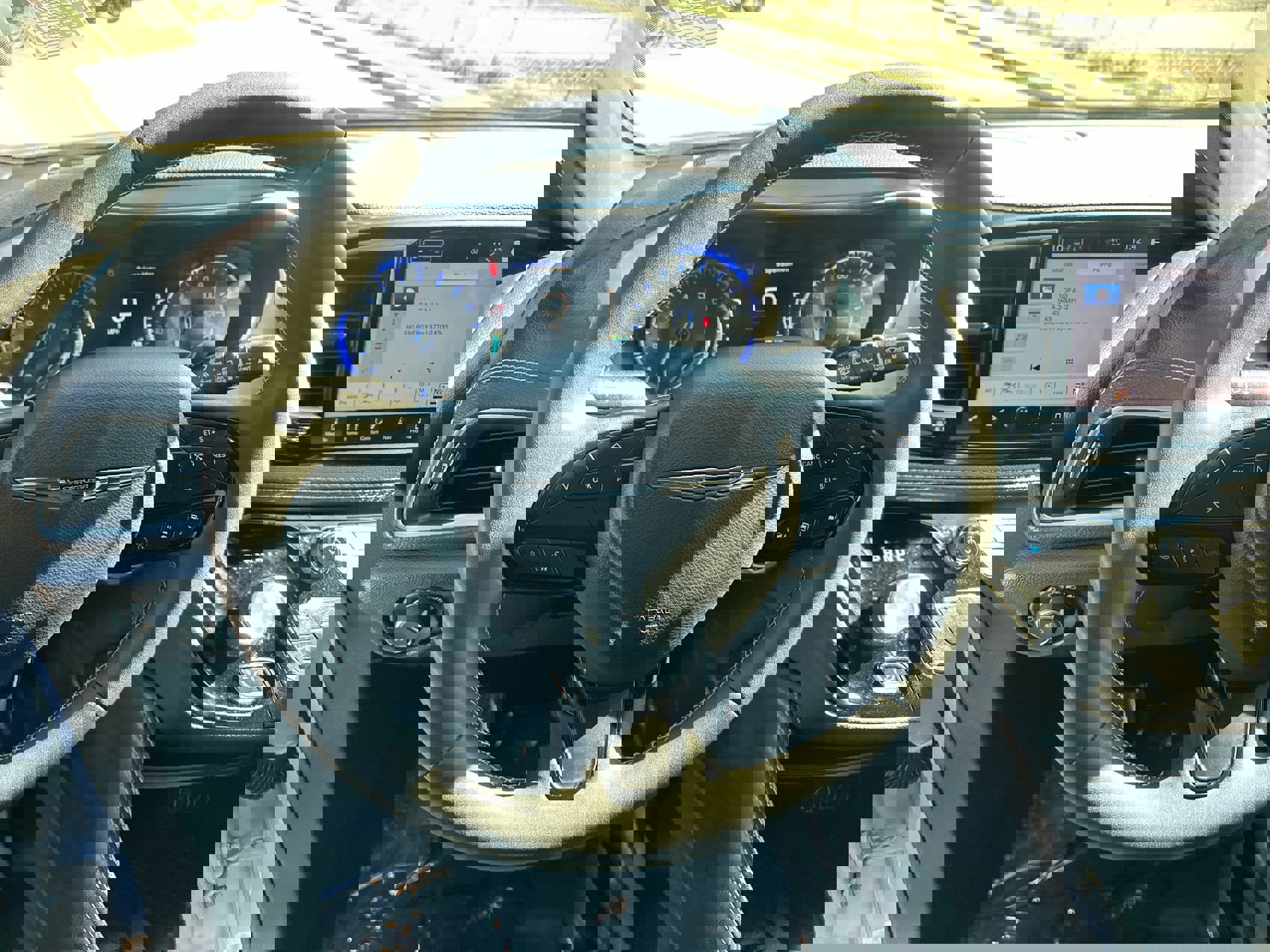 Used 2025 Chrysler Pacifica Limited image 14