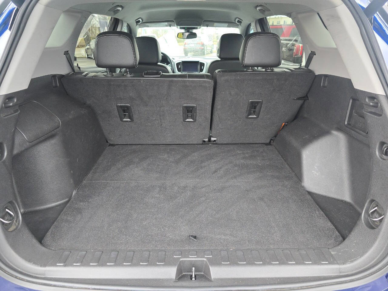 Used 2023 GMC Terrain SLT image 28