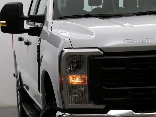 New 2026 Ford F250 XL w/ XL Chrome Package image 4