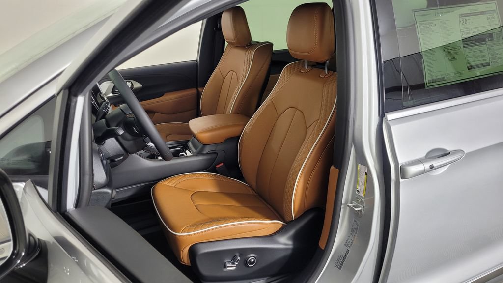 New 2026 Chrysler Pacifica Pinnacle AWD/4WD image 15