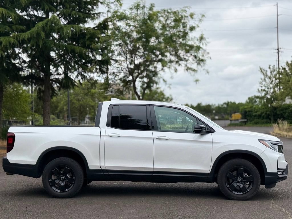 Used 2025 Honda Ridgeline Black Edition image 6