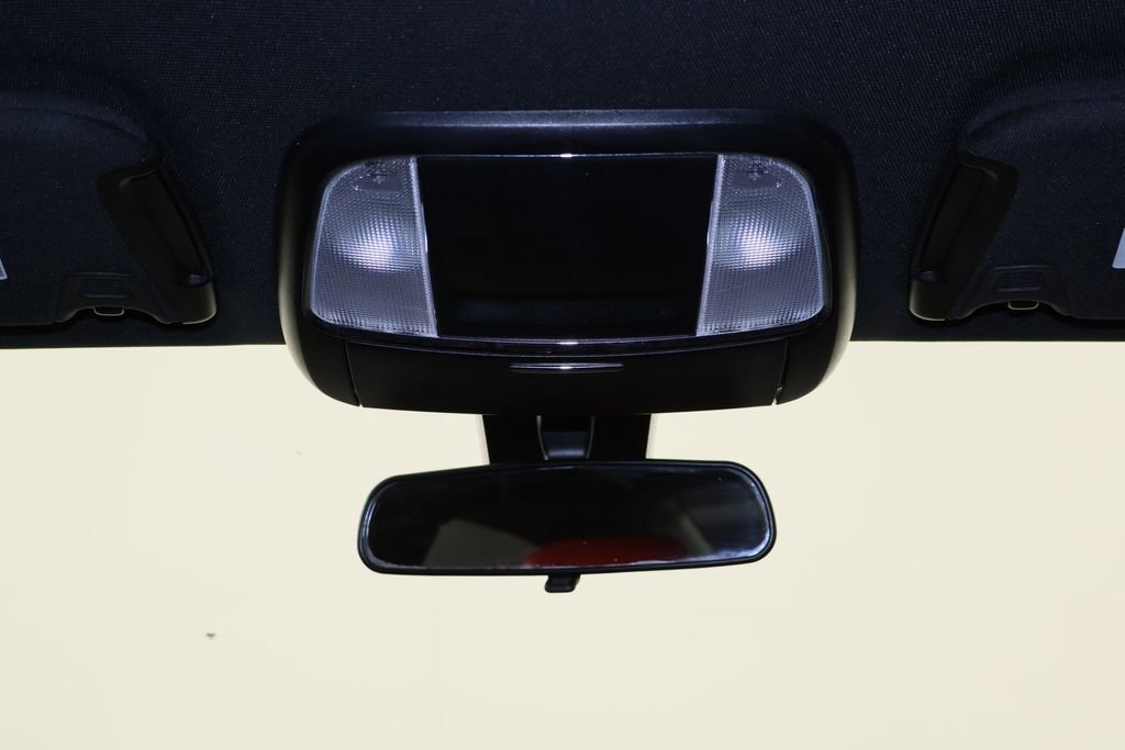 Used 2018 Dodge Charger SXT w/ Blacktop Package image 25