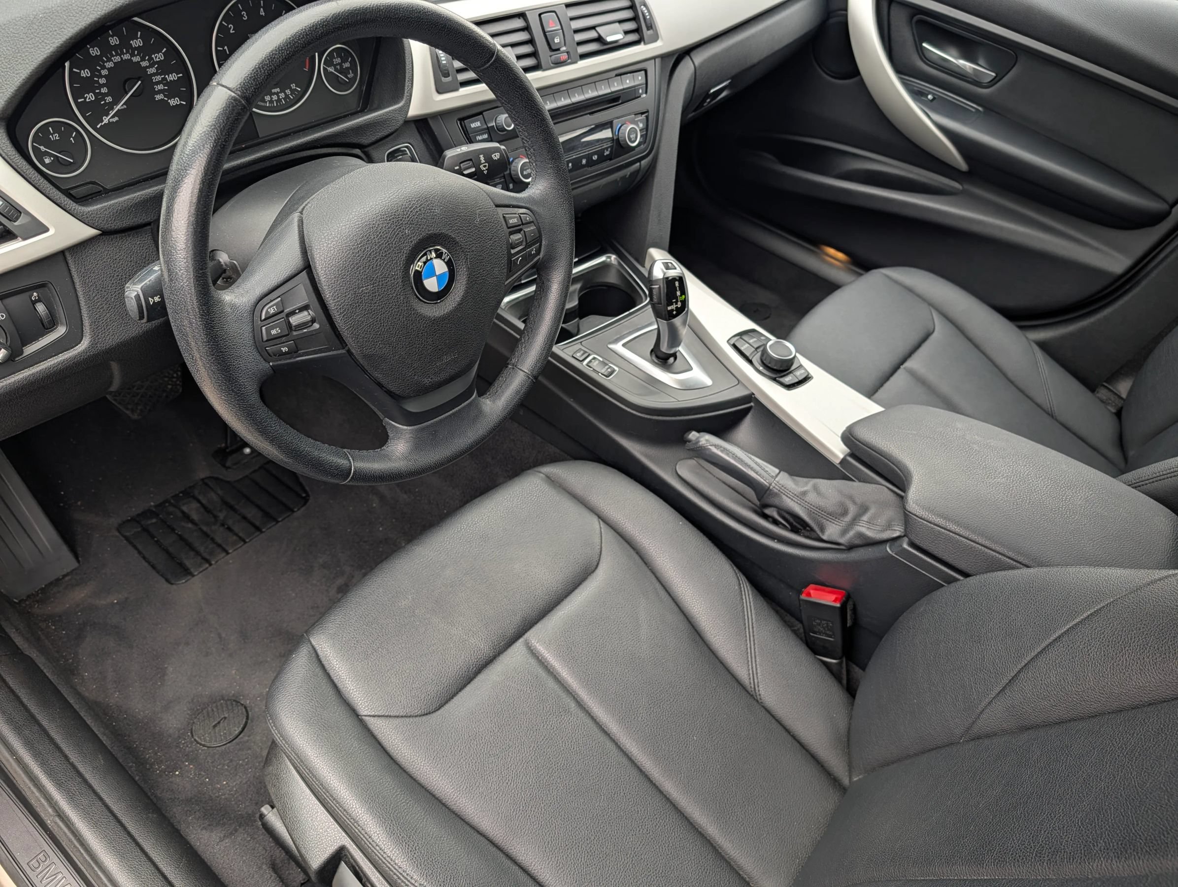 Used 2013 BMW 320i xDrive Sedan AWD/4WD image 10