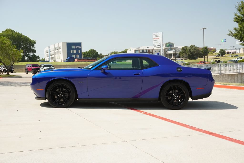 Used 2018 Dodge Challenger R/T w/ Driver Convenience Group RWD image 2
