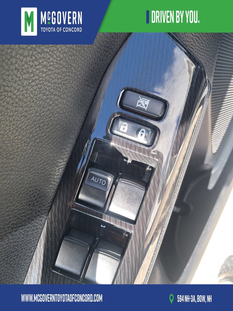 Used 2018 Toyota RAV4 SE AWD/4WD image 12