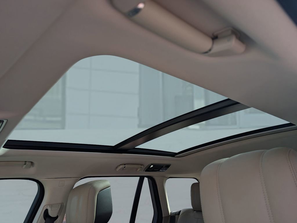 Used 2022 Land Rover Range Rover Westminster Edition image 15