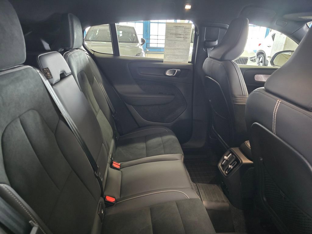 Certified 2023 Volvo C40 P8 Recharge Ultimate w/ Protection Package Premier AWD/4WD image 12