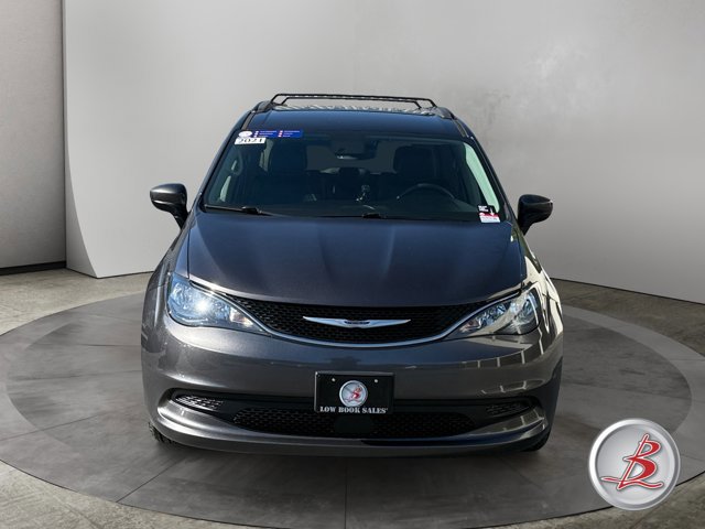 Used 2021 Chrysler Voyager Lxi FWD image 2