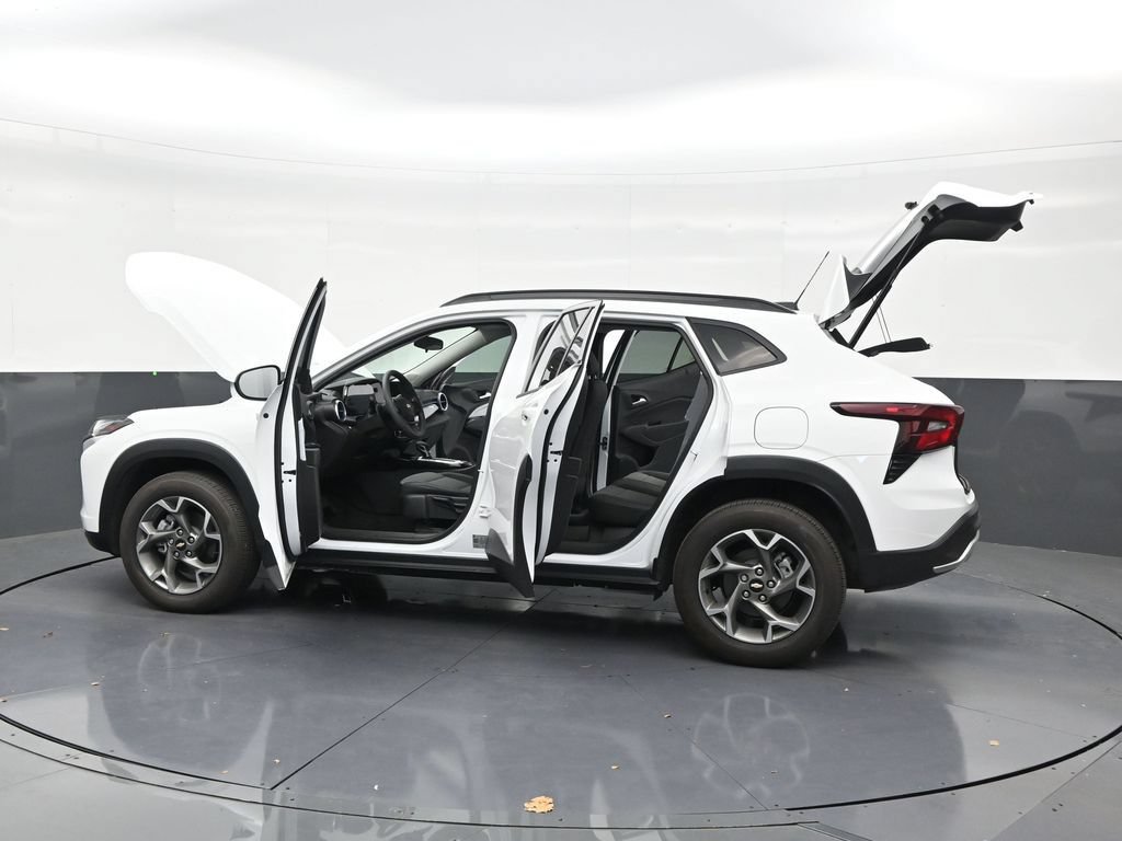 Used 2026 Chevrolet Trax LT FWD image 31