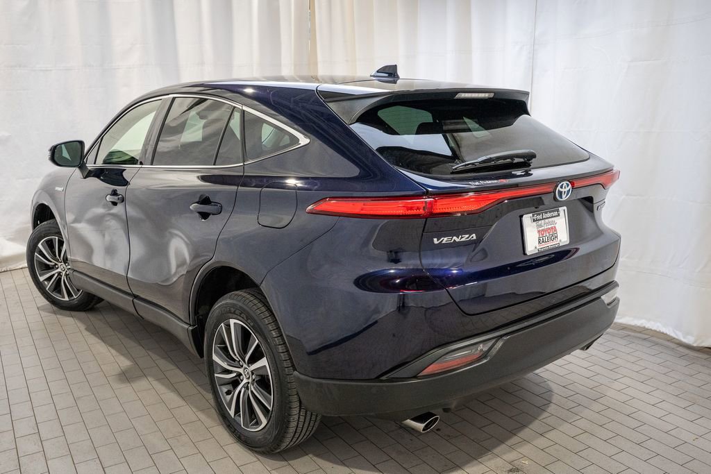 Used 2021 Toyota Venza LE image 4