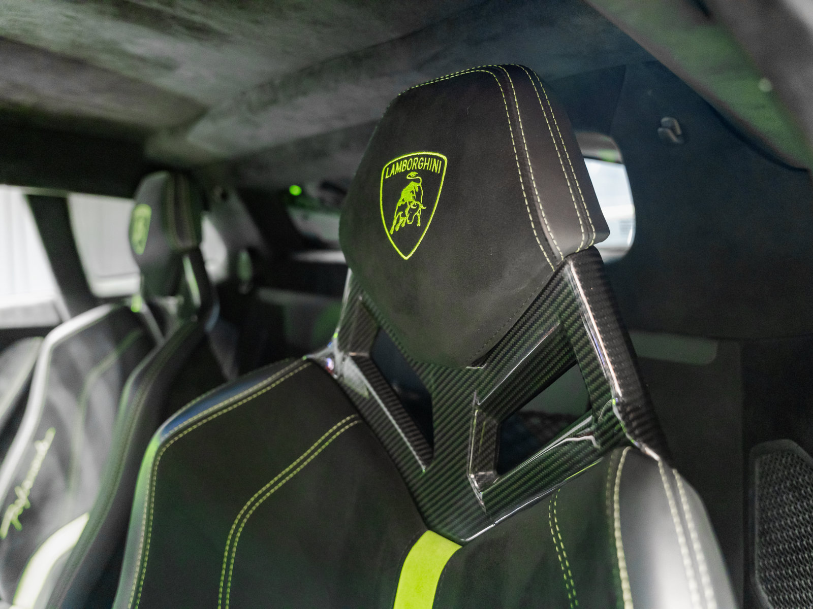 Used 2018 Lamborghini Huracan Performante AWD/4WD image 5
