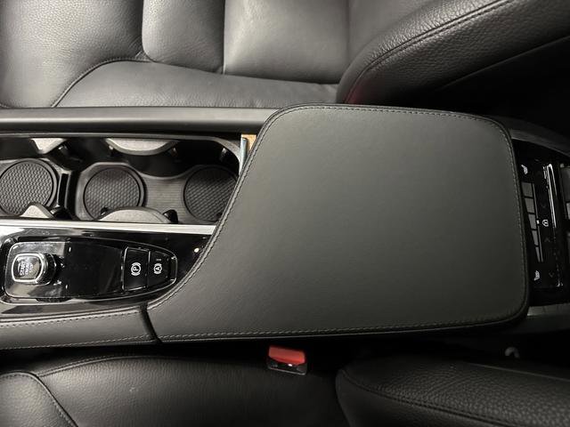 Used 2024 Volvo XC90 B5 Plus image 21