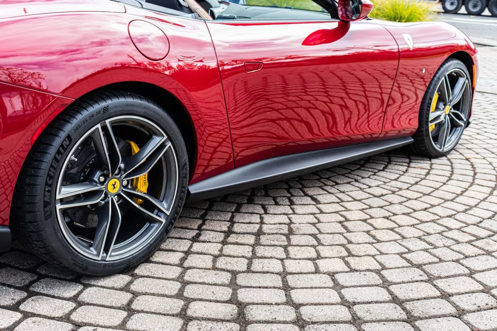 Certified 2025 Ferrari Roma Spider RWD image 17
