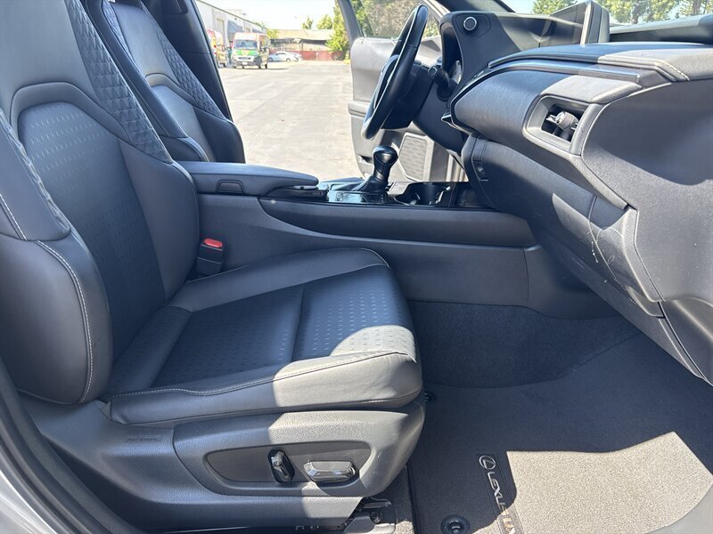 Used 2020 Lexus UX 200 w/ Accessory Package FWD image 37