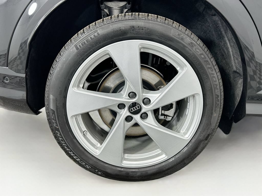 Used 2025 Audi Q5 Prestige AWD/4WD image 32