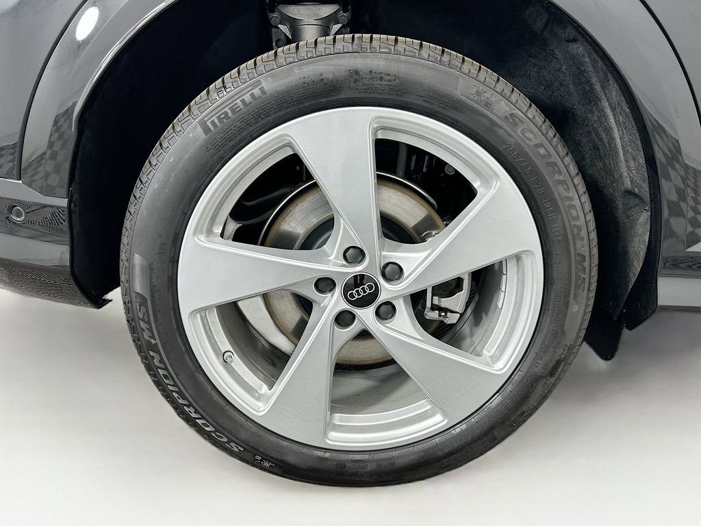 Used 2025 Audi Q5 Prestige AWD/4WD image 32