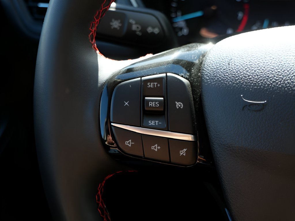 Used 2022 Ford Escape SEL w/ SEL Stealth AWD Package image 18