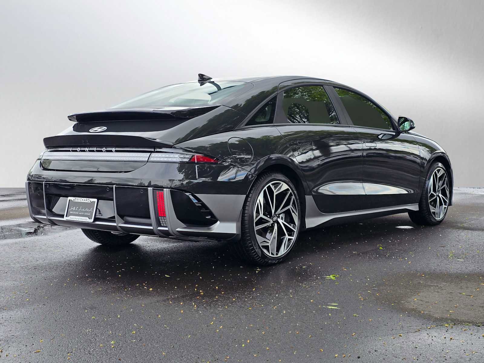 Used 2024 Hyundai Ioniq 6 SEL AWD/4WD image 3