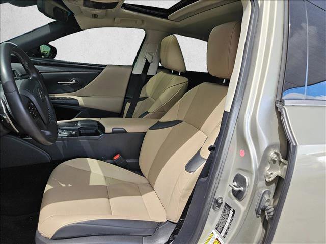 Used 2021 Lexus ES 300h w/ Accessory Package FWD image 16