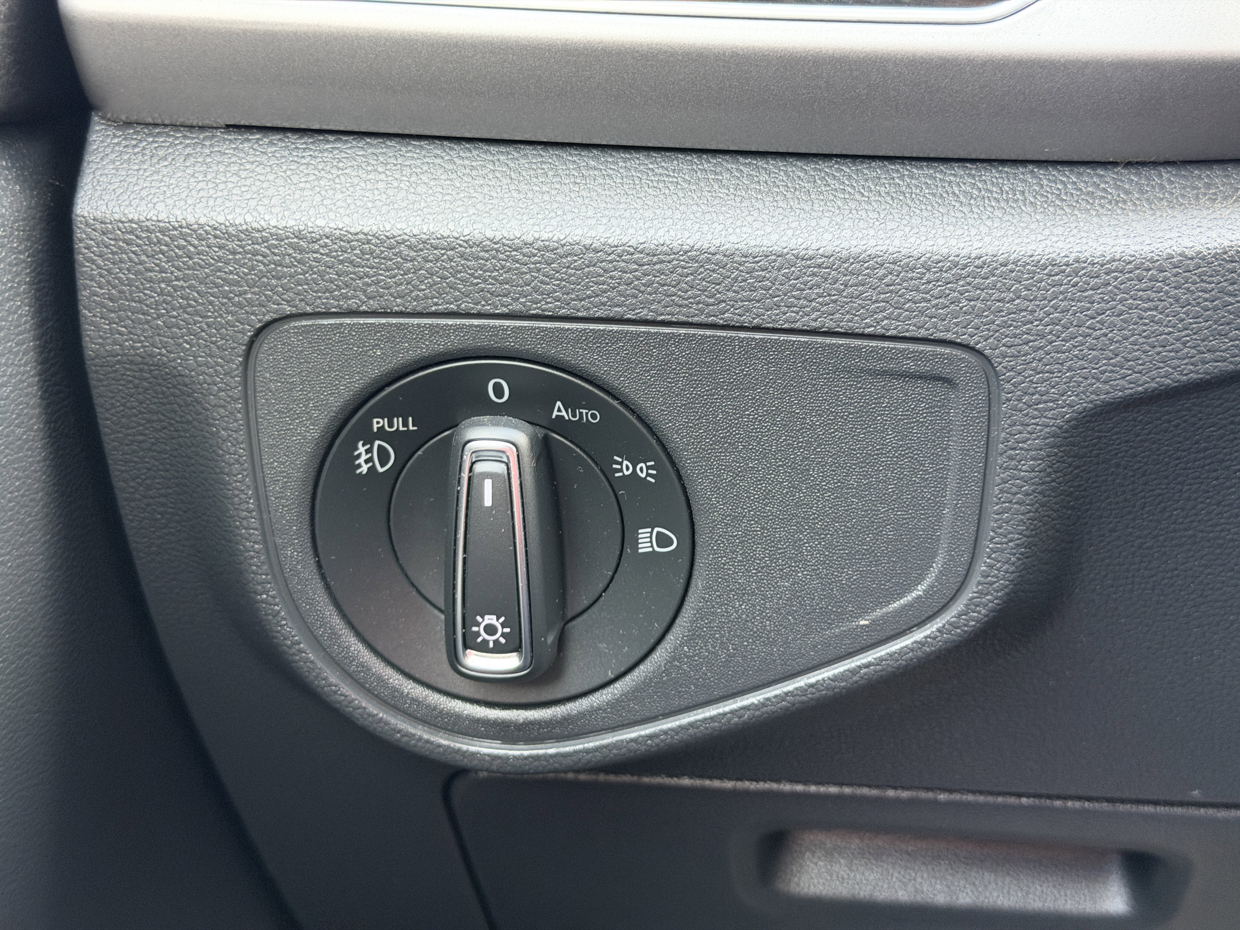 Used 2019 Volkswagen Atlas SEL FWD image 24