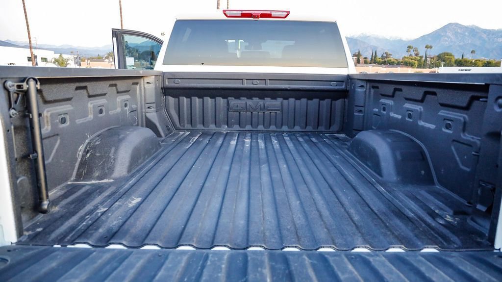 Used 2025 GMC Sierra 2500 AT4 image 26