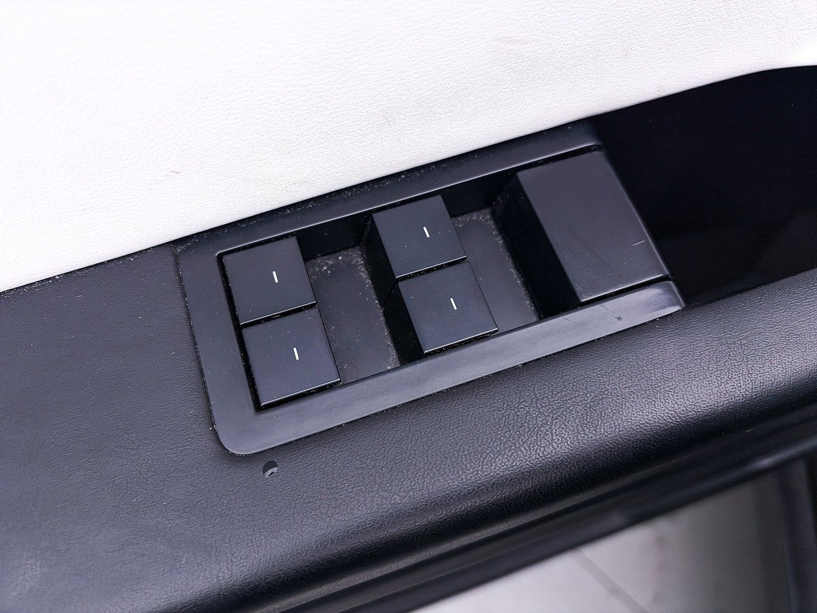 Used 2024 Tesla Cybertruck AWD Crew Cab image 15