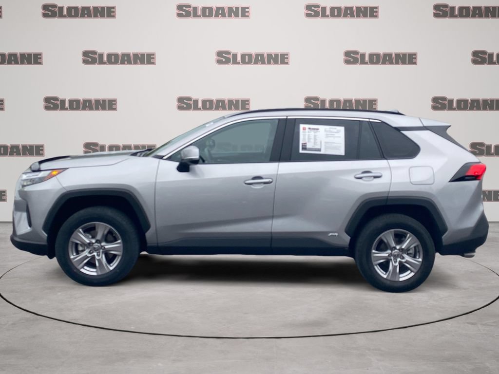 Used 2025 Toyota RAV4 XLE AWD/4WD image 2