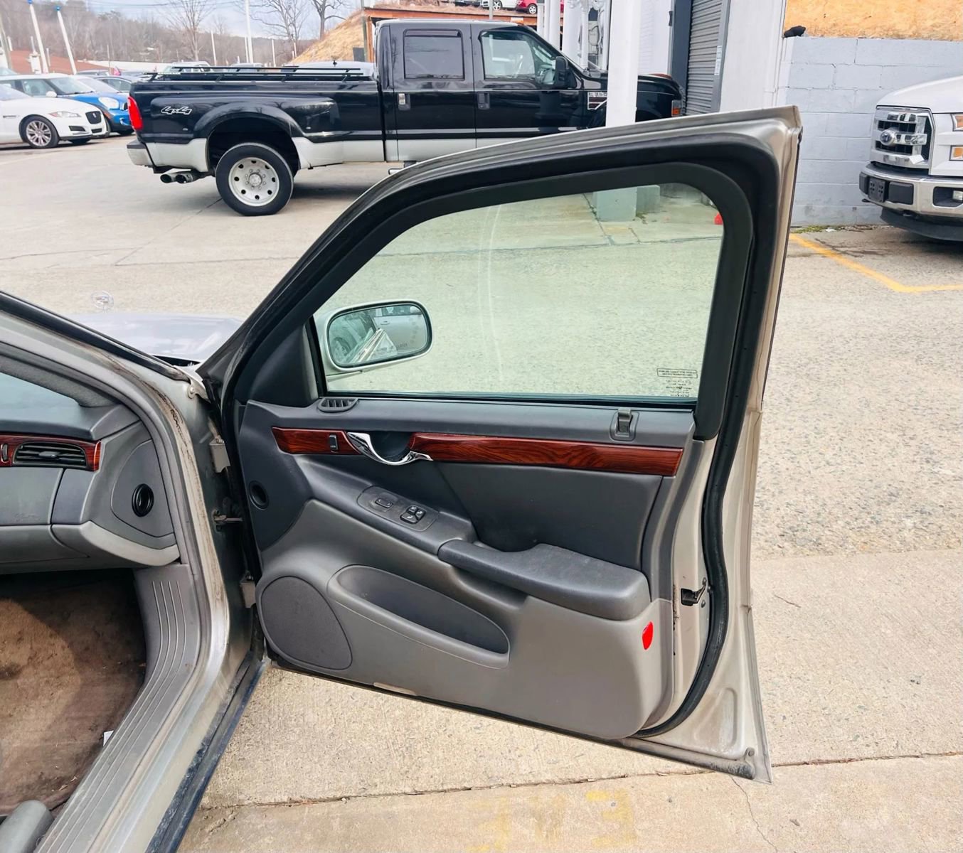 Used 2004 Cadillac De Ville w/ Equipment Group image 7