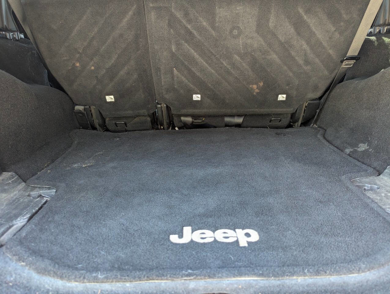 Used 2016 Jeep Wrangler Unlimited Sahara w/ Connectivity Group image 15