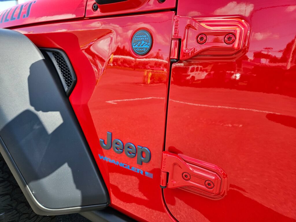 Used 2024 Jeep Wrangler Unlimited AWD/4WD image 12