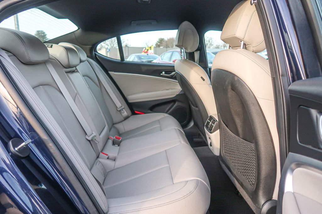 Used 2023 Genesis G70 2.0T image 14