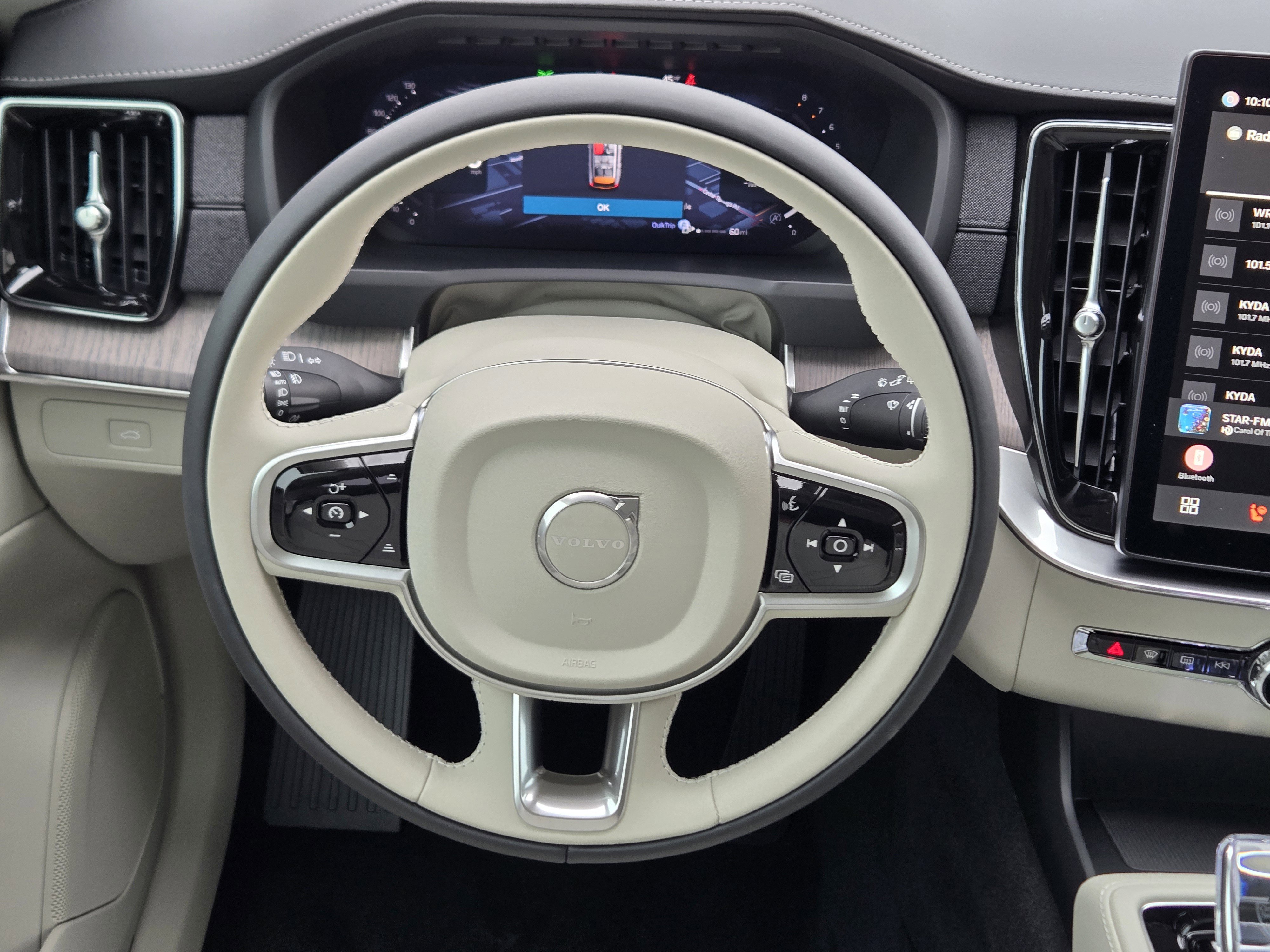 New 2026 Volvo XC90 B6 Ultra w/ Protection Package image 28
