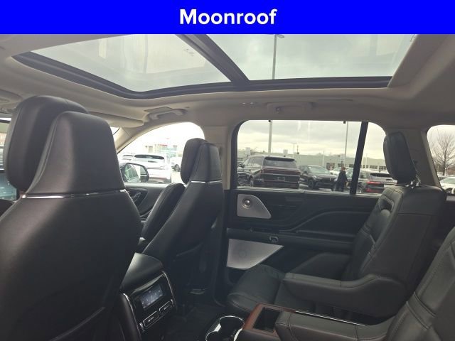 Used 2023 Lincoln Aviator Reserve w/ Equipment Group 201A image 7