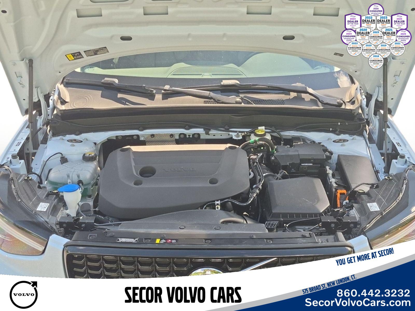 Used 2026 Volvo XC40 B5 Plus AWD/4WD image 25