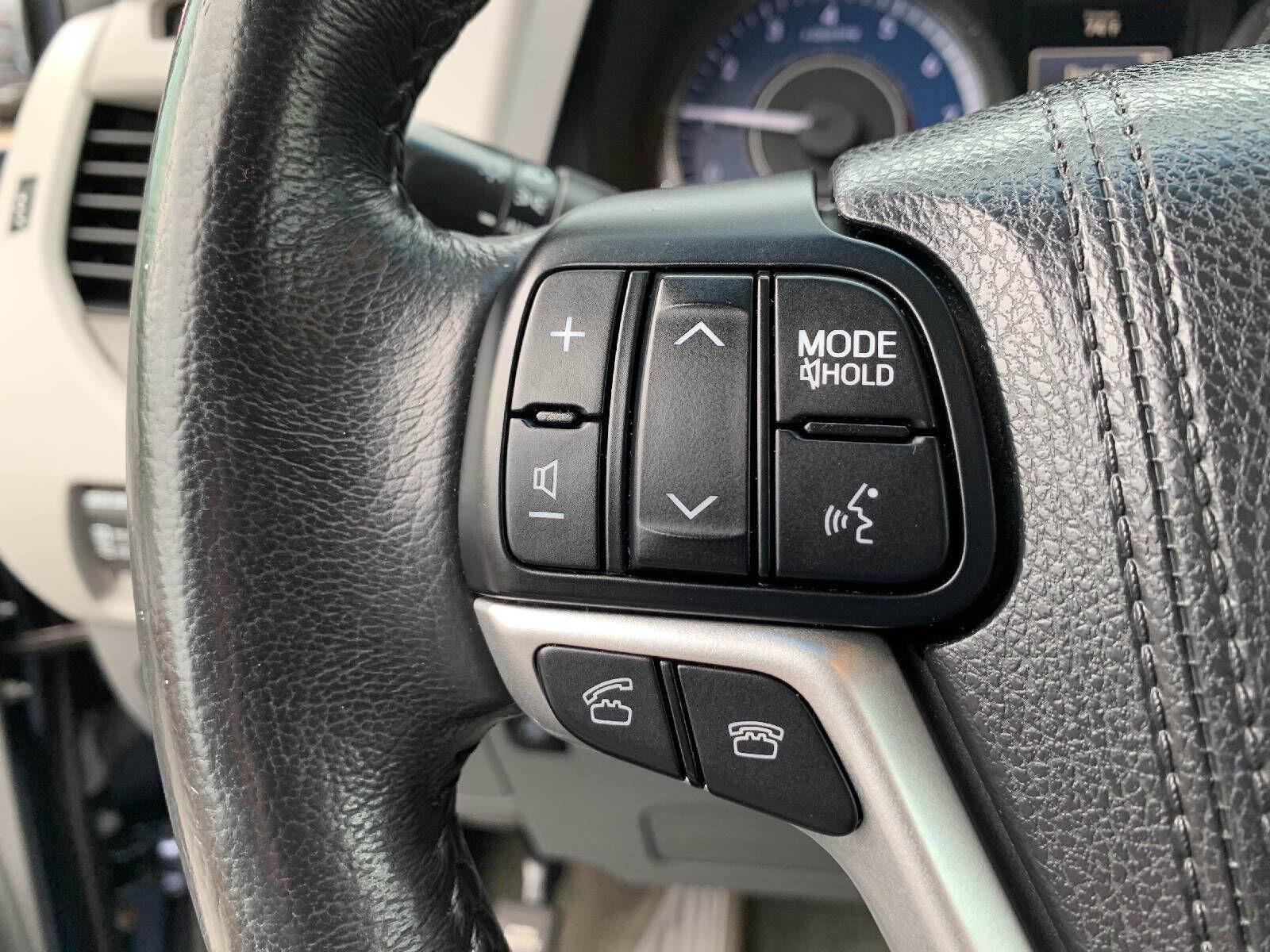 Used 2017 Toyota Sienna XLE Premium FWD image 14