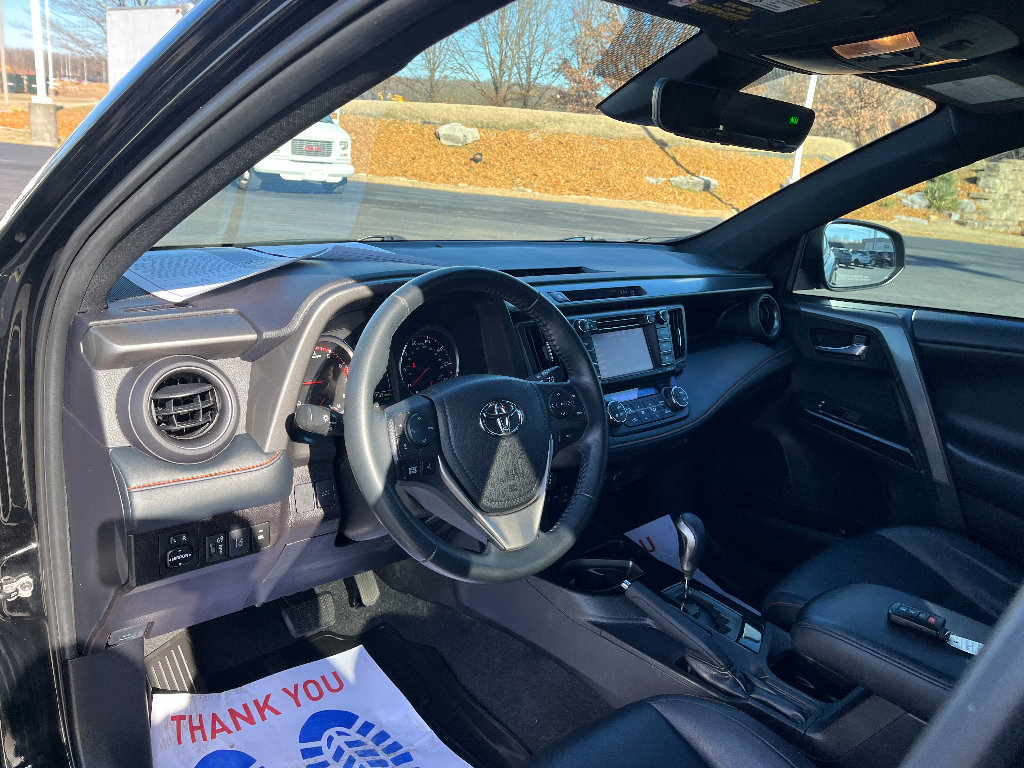 Used 2018 Toyota RAV4 SE w/ Power Extra Value Package image 25