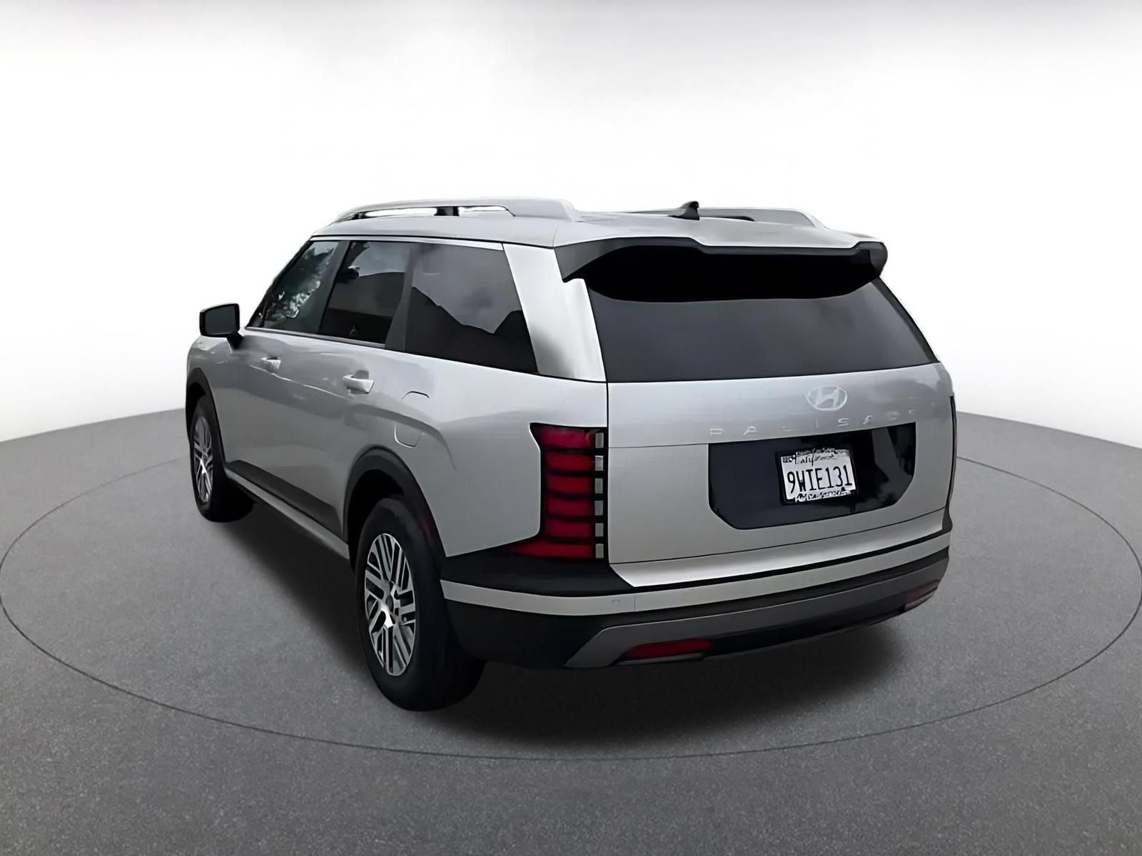 Used 2026 Hyundai Palisade SEL FWD image 9