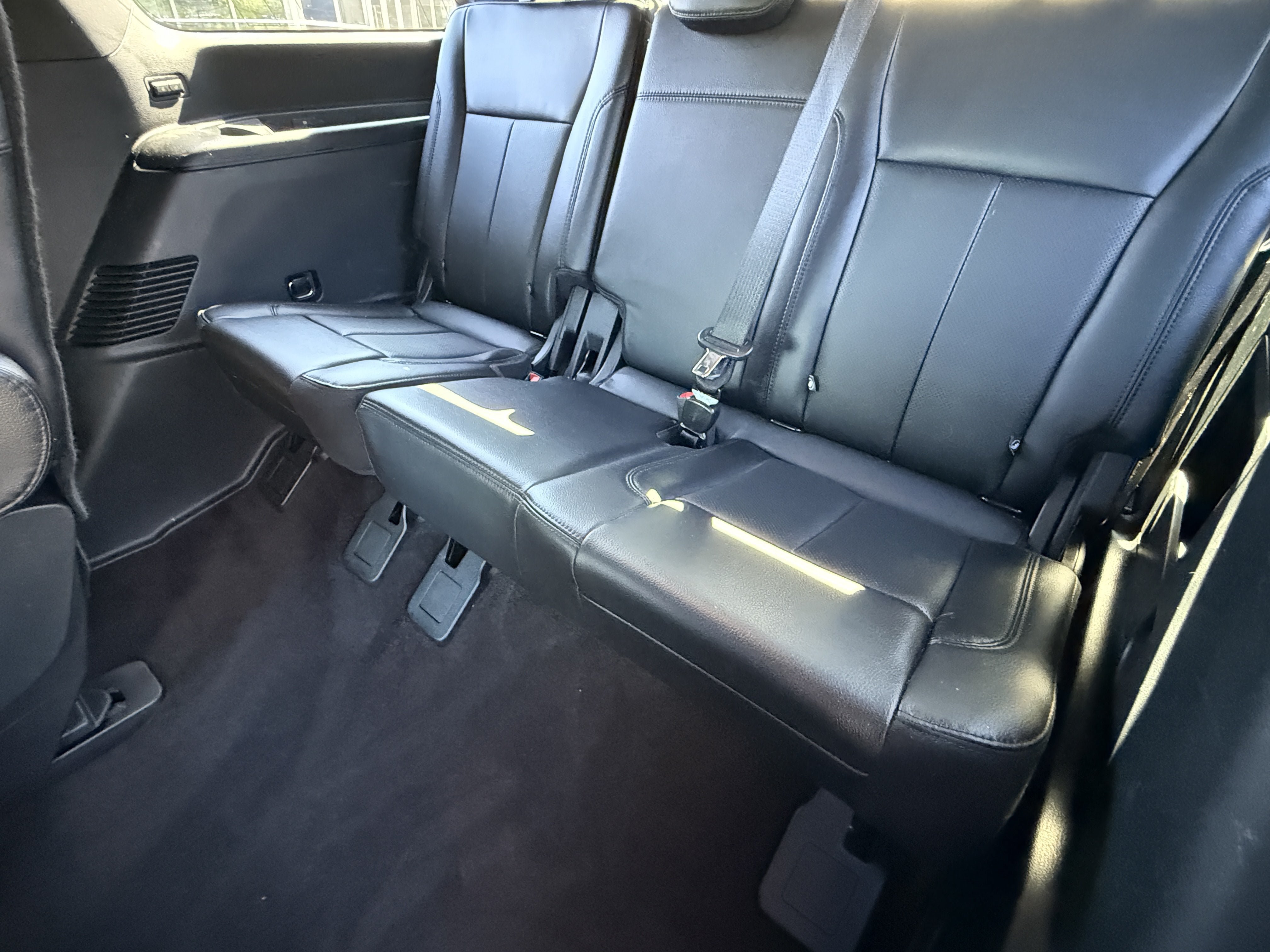 Used 2020 Ford Expedition XLT w/ Equipment Group 202A AWD/4WD image 16