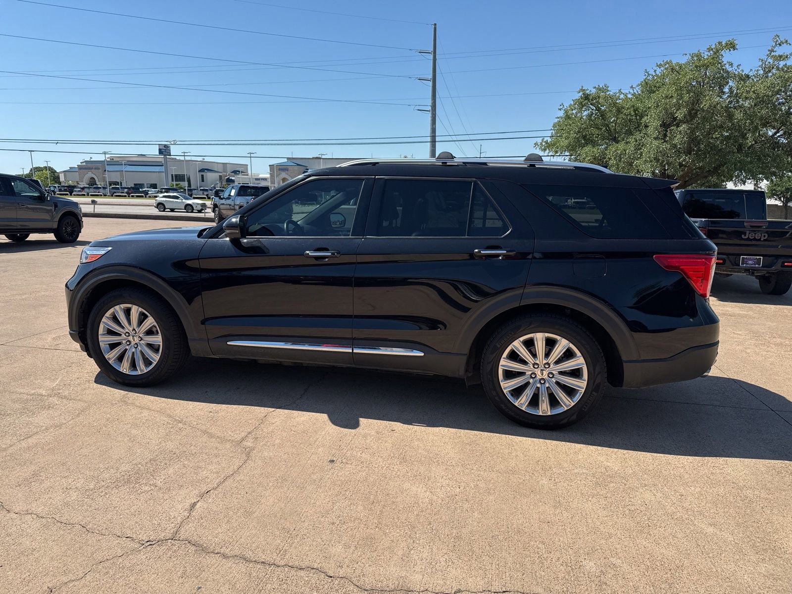 Used 2020 Ford Explorer Limited RWD image 4