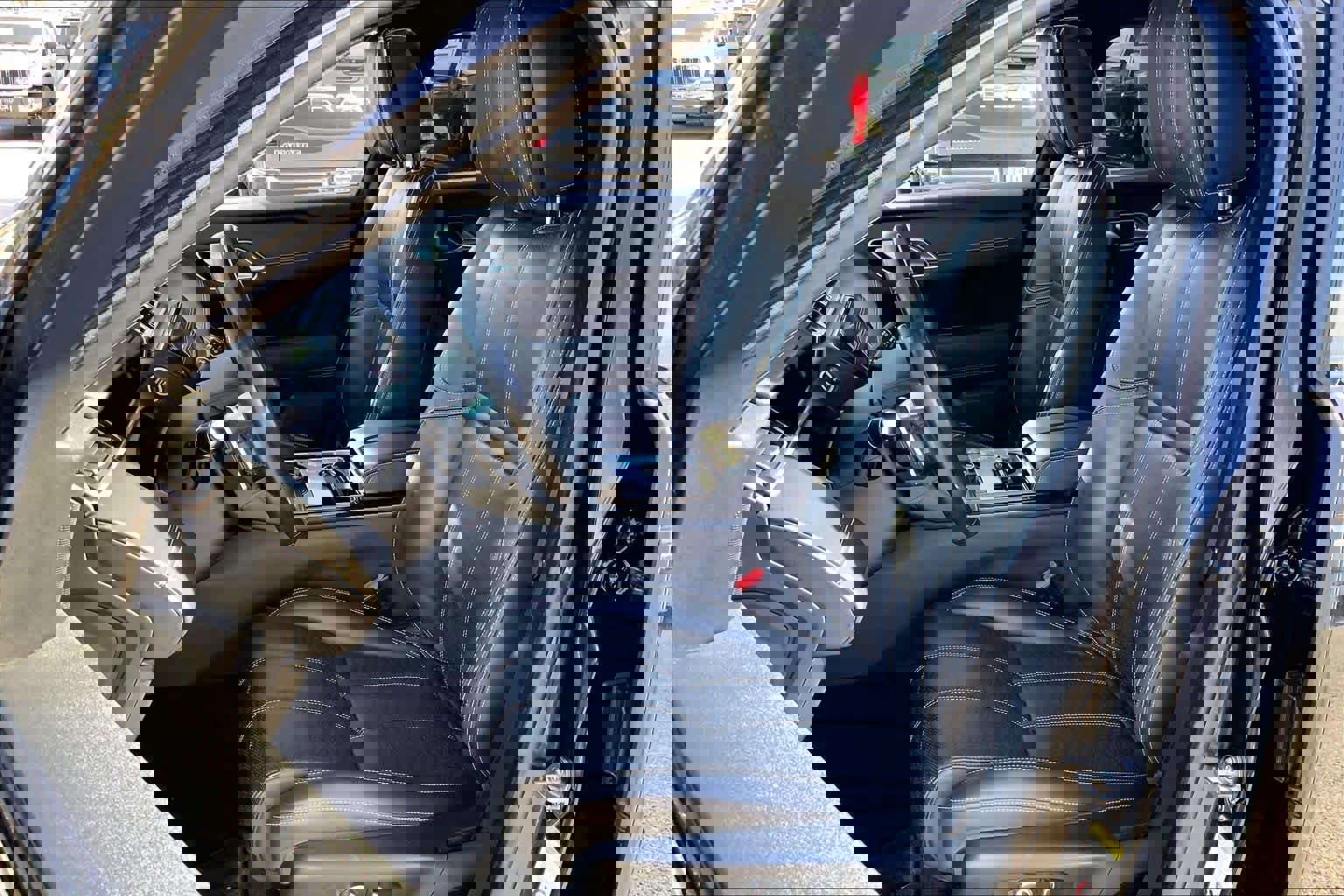 Used 2020 Land Rover Range Rover Velar R-Dynamic HSE image 7