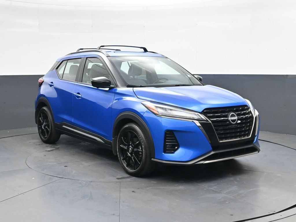 Used 2023 Nissan Kicks SR w/ SR Premium Package FWD image 2