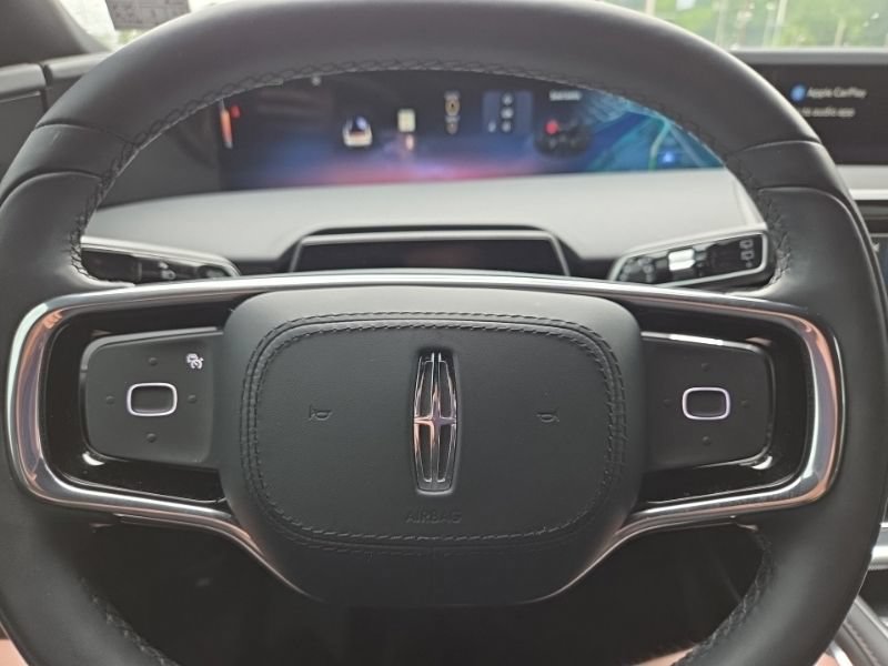 Used 2025 Lincoln Nautilus Reserve w/ Jet Appearance Package AWD/4WD image 12