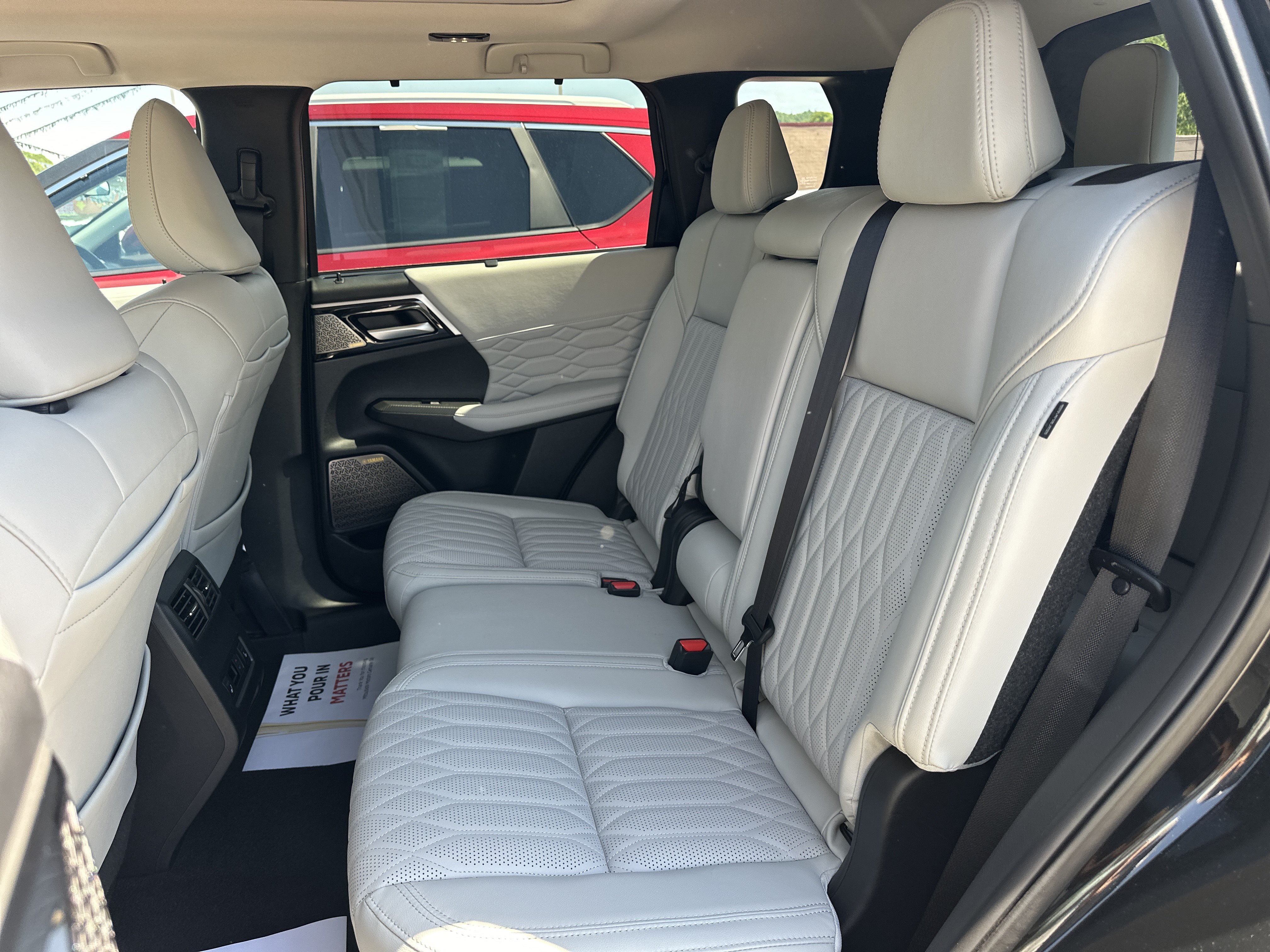 Used 2025 Mitsubishi Outlander AWD image 17