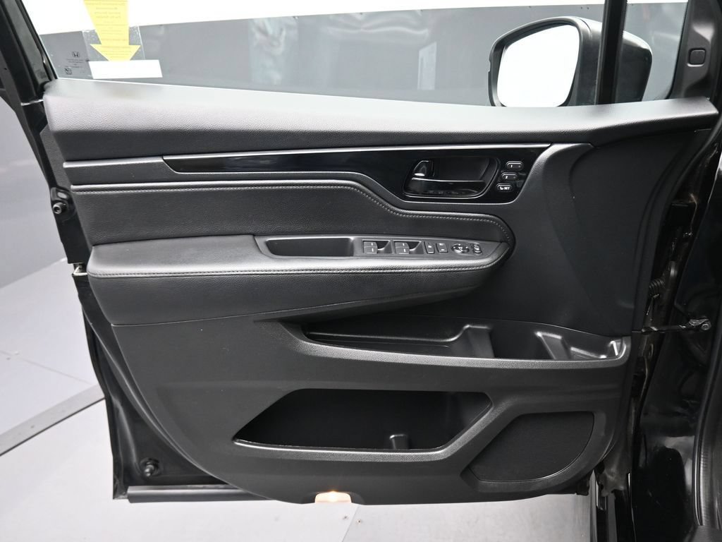 Used 2023 Honda Odyssey Touring image 9