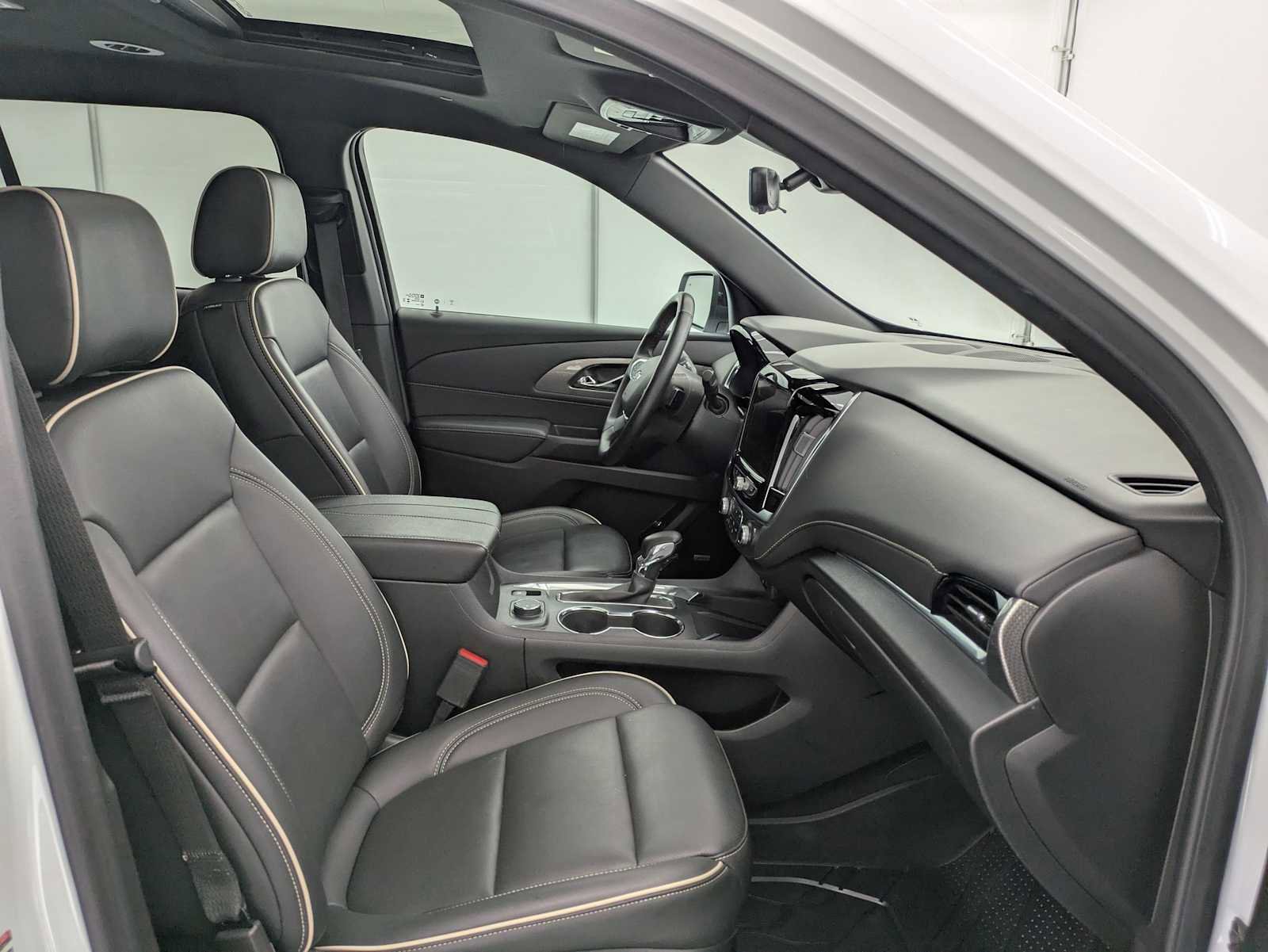 Used 2024 Chevrolet Traverse Premier w/ Redline Edition AWD/4WD image 23