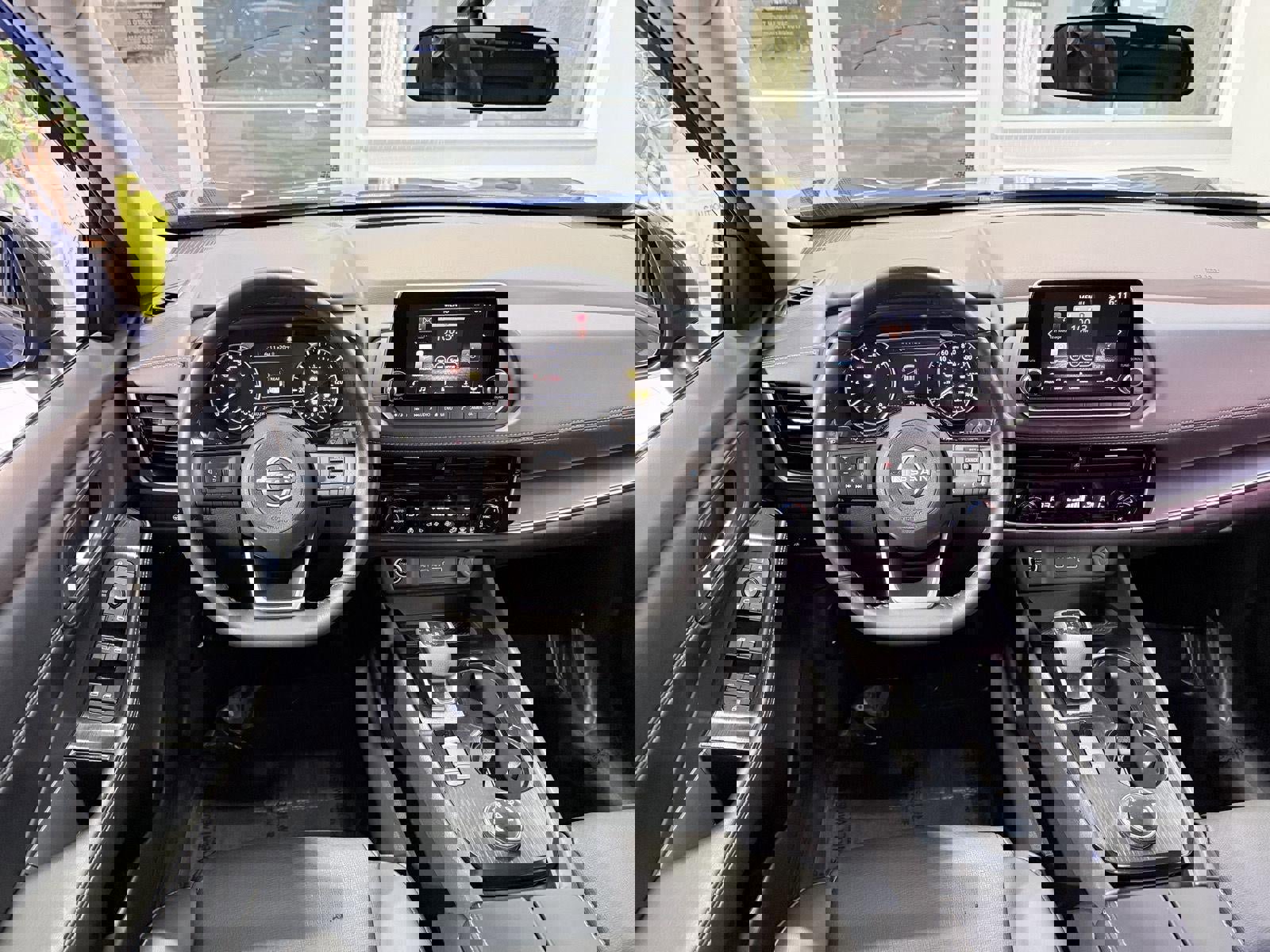 Used 2023 Nissan Rogue SV w/ SV Premium Package image 19