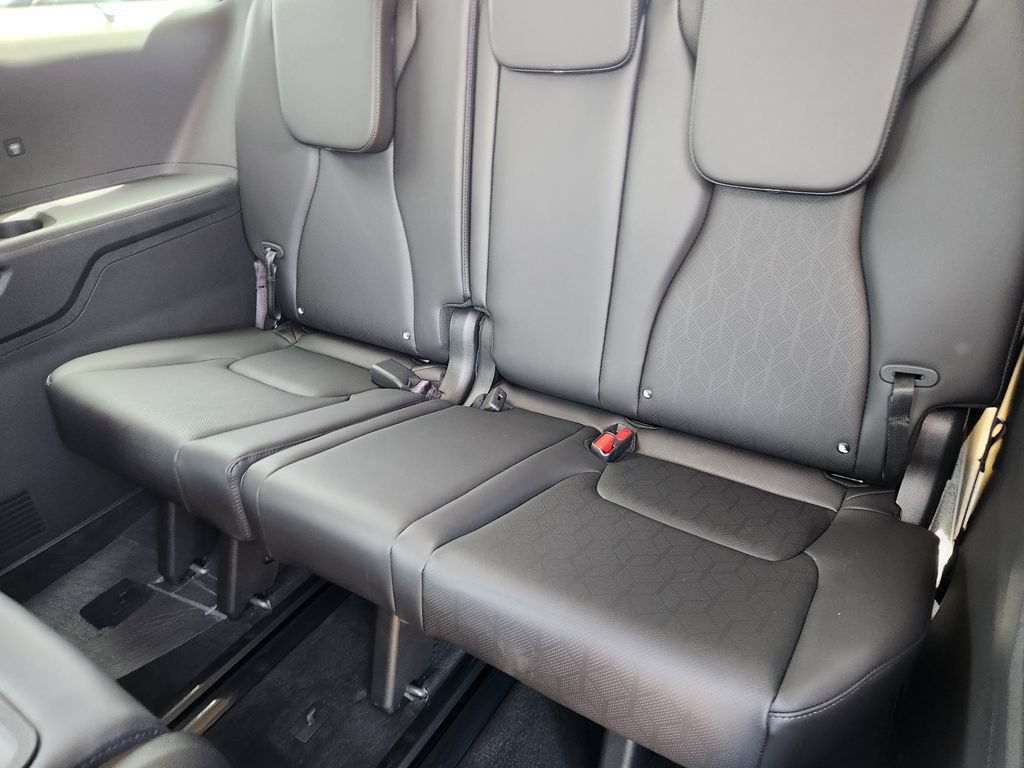 New 2026 Kia Carnival SX w/ SX Dark Edition Package FWD image 10
