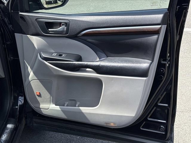 Used 2016 Toyota Highlander Limited Platinum w/ Protection Package #3 image 8