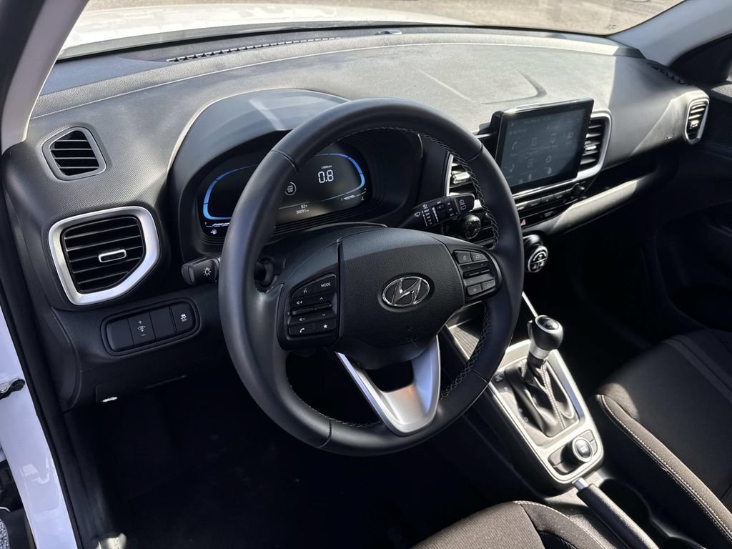 Used 2025 Hyundai Venue SEL FWD image 19