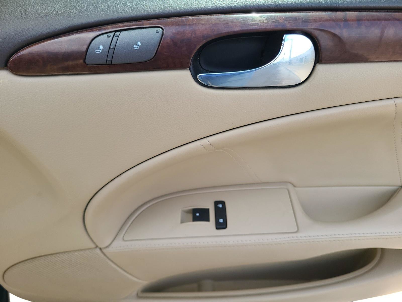 Used 2010 Buick Lucerne CXL w/ Driver Confidence Package FWD image 21